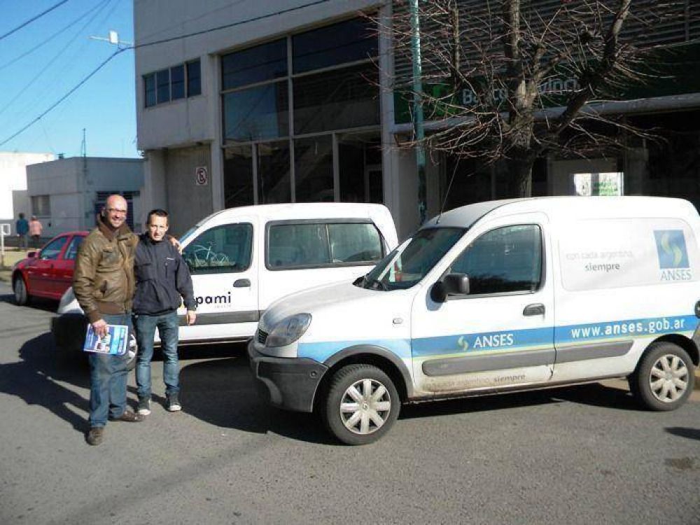 Anses y Pami difunden sus servicios en la plaza principal