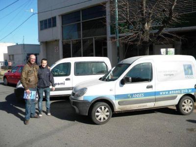 Anses y Pami difunden sus servicios en la plaza principal
