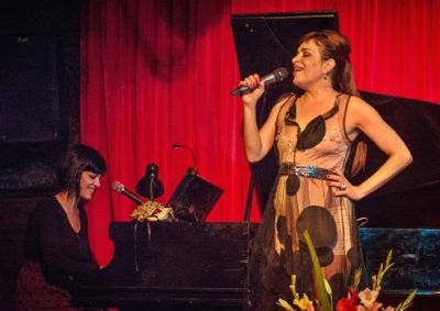 Maia Acosta y Ernesto Snajer se presentan en la Biblioteca Rivadavia