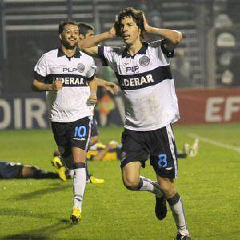 El Lobo ahora devor� a Central de tres bocados, y lleg� a la cima con un partido menos