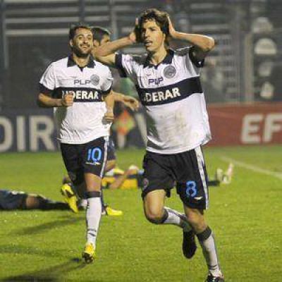 El Lobo ahora devor� a Central de tres bocados, y lleg� a la cima con un partido menos