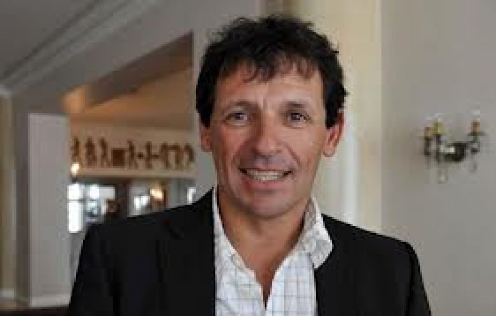 Juan Curuchet llevar� juguetes a los ni�os internados en el Hospital Materno Infantil