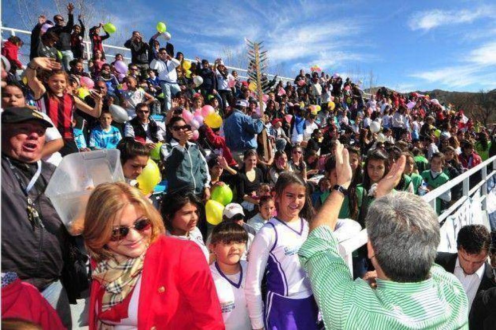 �Seguimos invirtiendo en infraestructura deportiva para nuestros j�venes�