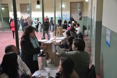 Informe especial: Con la mira en octubre, listados provisorios de candidatos