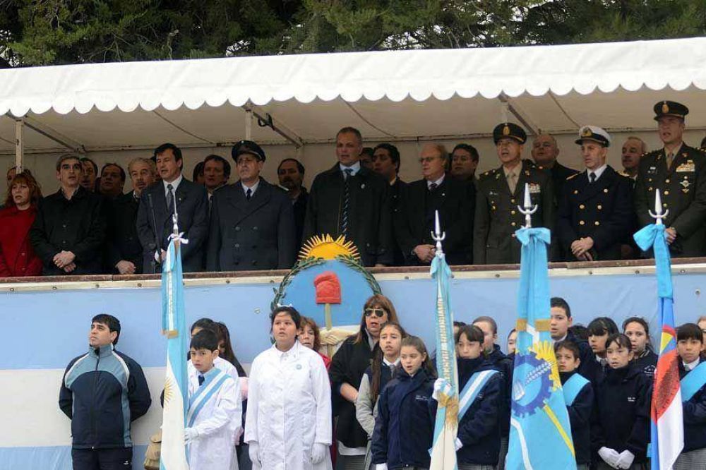 Buzzi encabez� el acto en homenaje al Libertador Jos� de San Mart�n