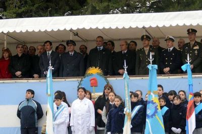 Buzzi encabez� el acto en homenaje al Libertador Jos� de San Mart�n
