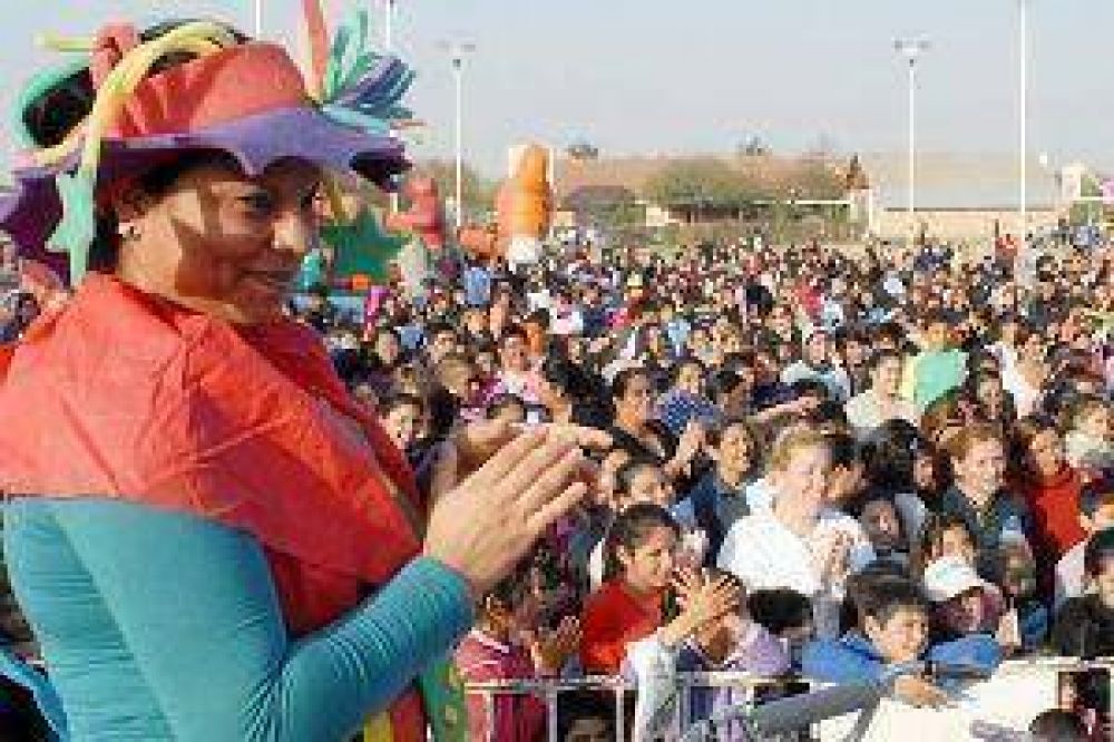 Los chicos anticiparon la celebraci�n de su d�a con una gran fiesta en el parque Sur