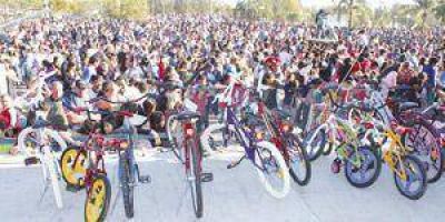 Una multitud de peque�os confluy� ayer al complejo del Parque Infantil