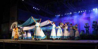 Villafa�e contando en el cierre del festival con la actuaci�n del �Chaque�o� Palavecino