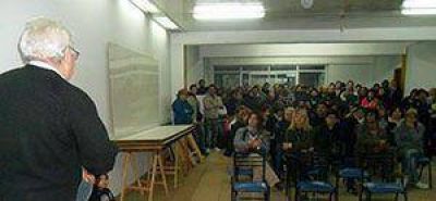 Municipales consiguieron el 25% de aumento para destajistas y docentes