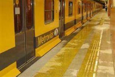 Siguen las cr�ticas por la falta de v�as en la extensi�n de la l�nea E