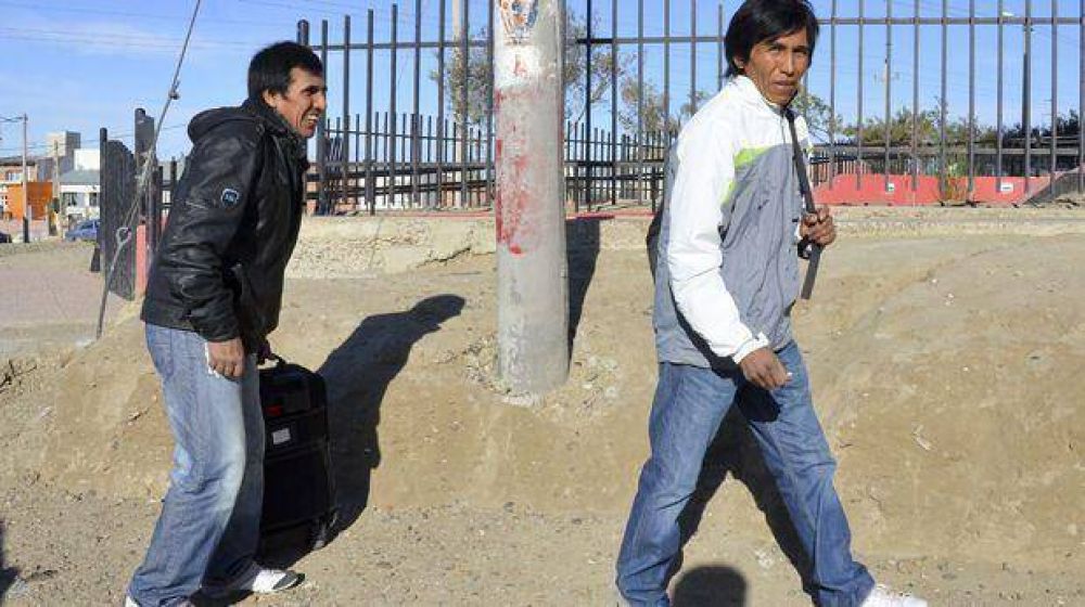 Lo picanearon en la cabeza para robarle el celular