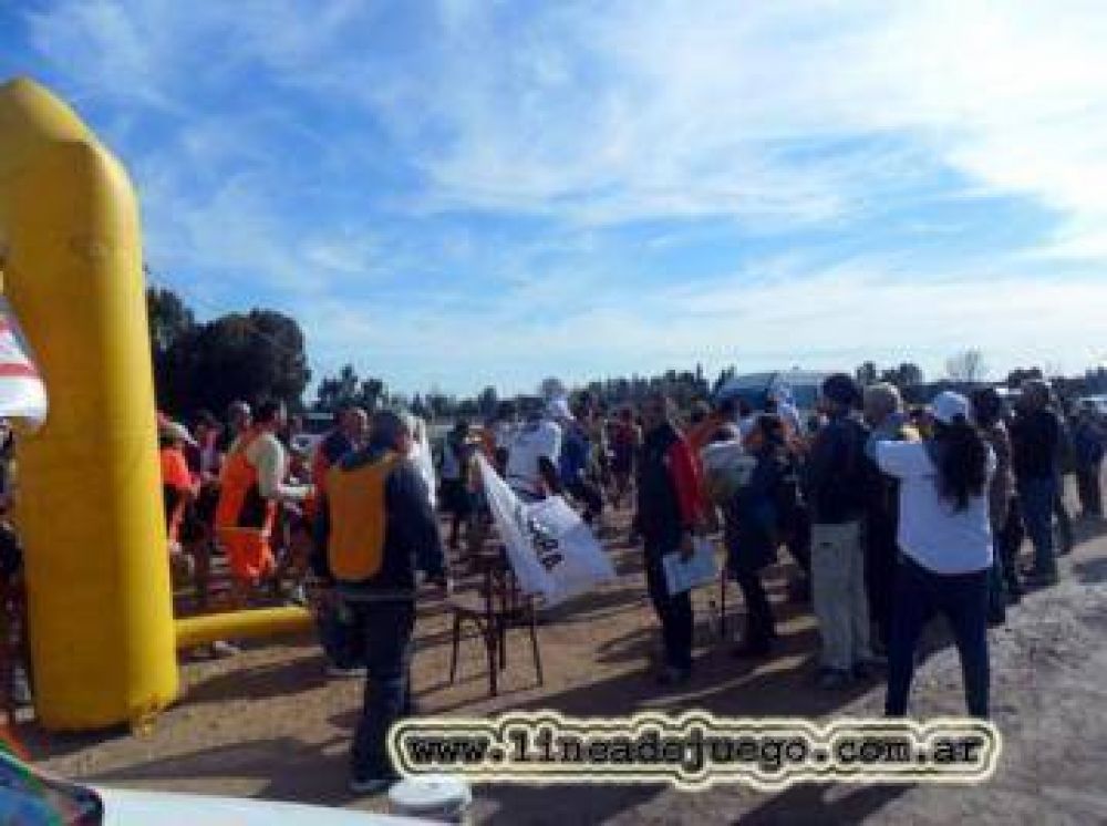 Sanguinetti y Del Aguila triunfaron en "COADIS Corre 2013"