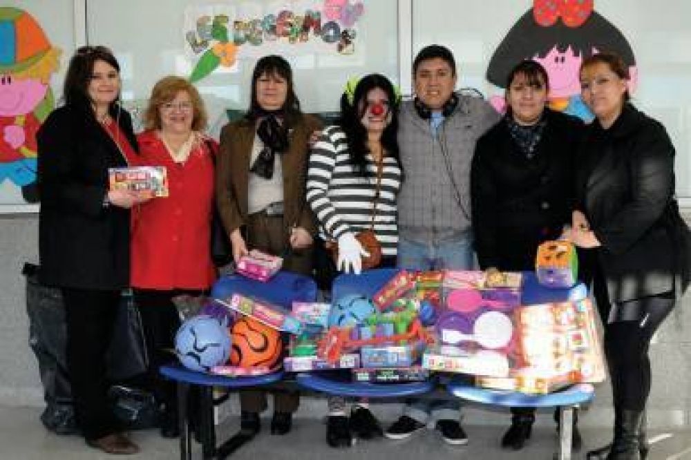Los ni�os del Hospital Regional fueron agasajados con regalos
