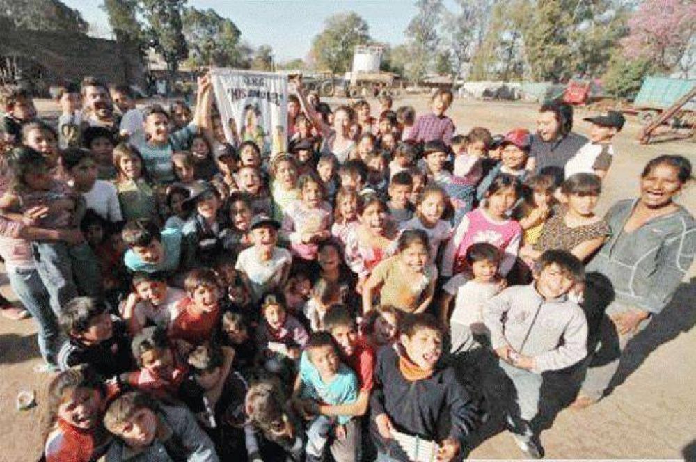 Carolina Duer festej� el D�a del Ni�o en Campo Largo y don� $100 mil a una ONG