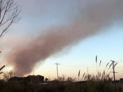 Gran incendio en la zona isle�a