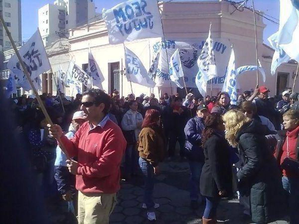 Repudian demora en Trabajo y acusan al Macro de respaldar a usurpadores