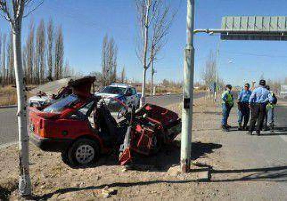 Joven falleci� al chocar contra un poste 