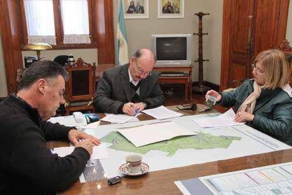 Empezar�n a construir aliviadores en el arroyo