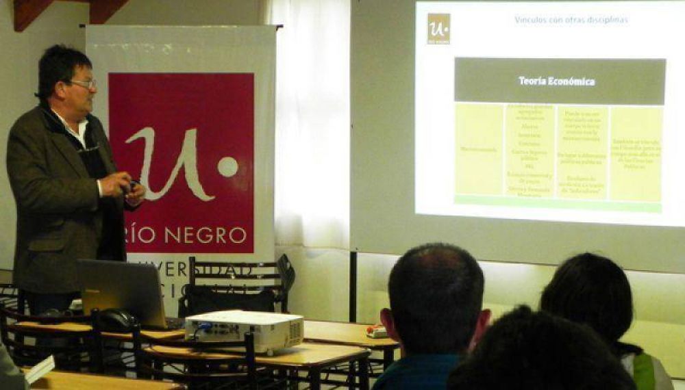 La Universidad de Ro Negro informar sobre la Licenciatura en Economa