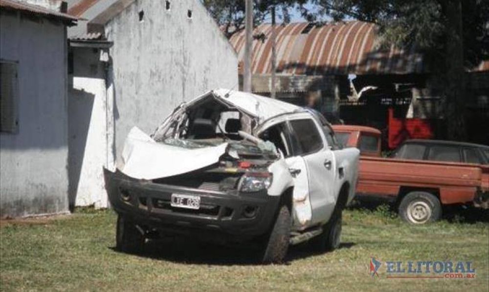 Muri� un hombre al despistar una camioneta y chocar contra un �rbol