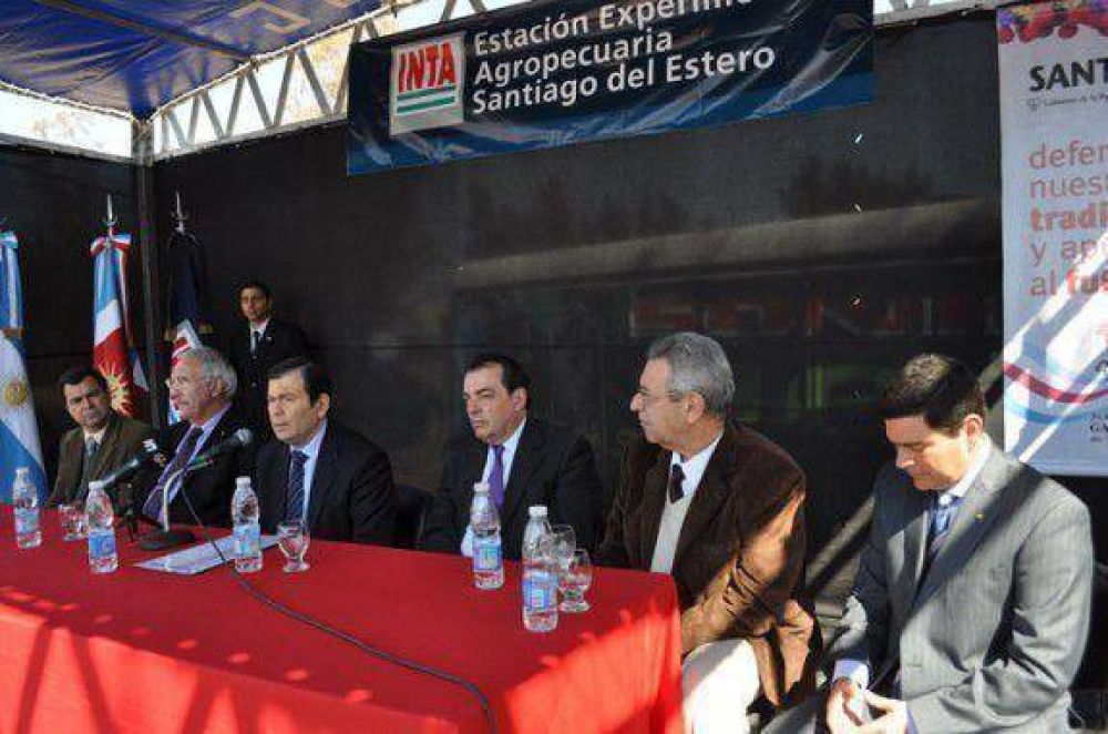 El Gobernador inaugur� el Laboratorio de Suelos y Forrajes