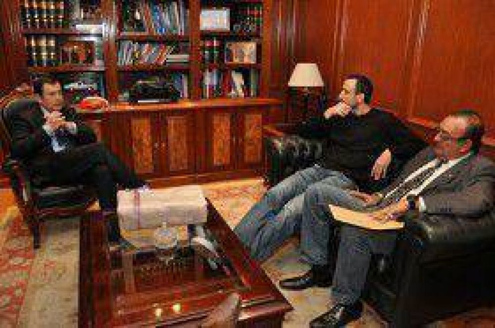 El Gobernador recibi� en su despacho a Emanuel Gin�bili