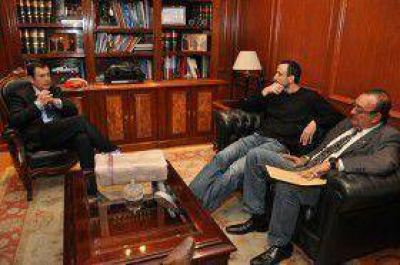 El Gobernador recibi� en su despacho a Emanuel Gin�bili