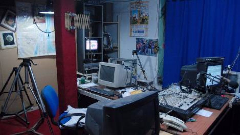 En violento asalto armado roban bot�n de $50.000 de una radio