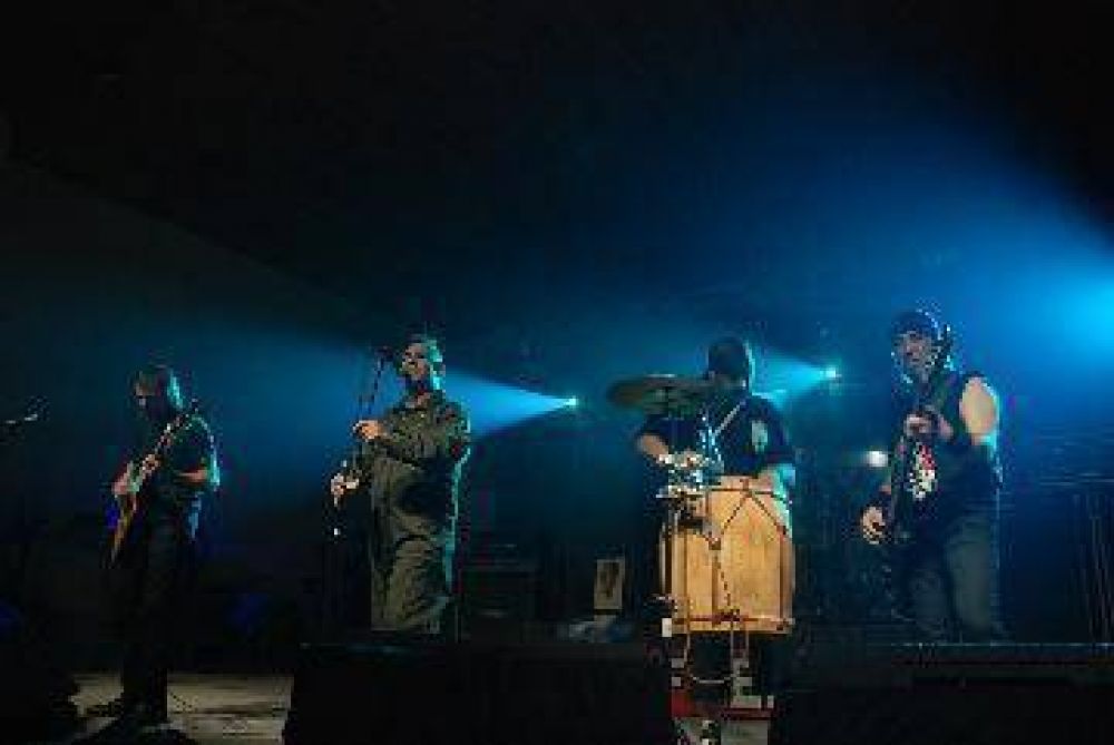Almafuerte colm� con su show