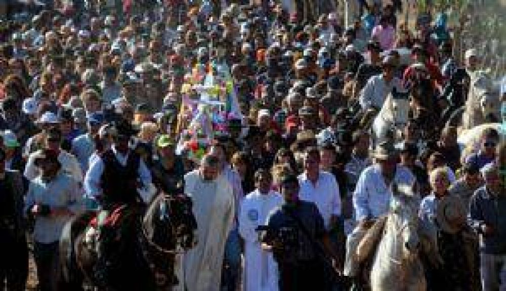 Multitudinaria fiesta en el desierto por la Virgen