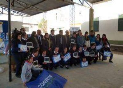 Ariza dijo que las netbooks no son s�lo �para que los chicos jueguen jueguitos�
