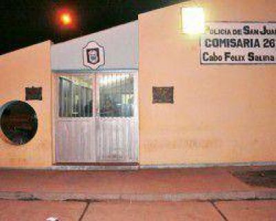Fue a buscar un pasajero y le robaron el remis