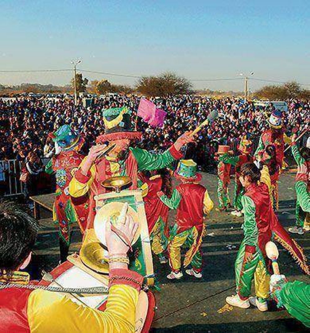 Una multitud en la laguna "Don Tom�s" 