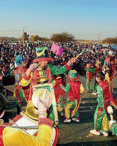 Una multitud en la laguna "Don Tom�s" 