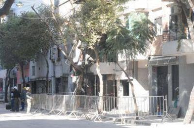 La calle debe seguir un tiempo cerrada