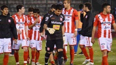 El �Santo� dej� una p�lida imagen en el inicio del torneo