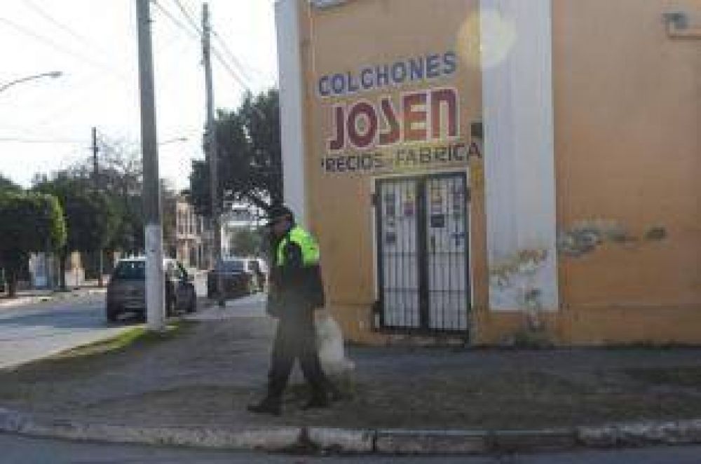 Rob� en un comercio, pero la v�ctima lo apu�al� y muri�