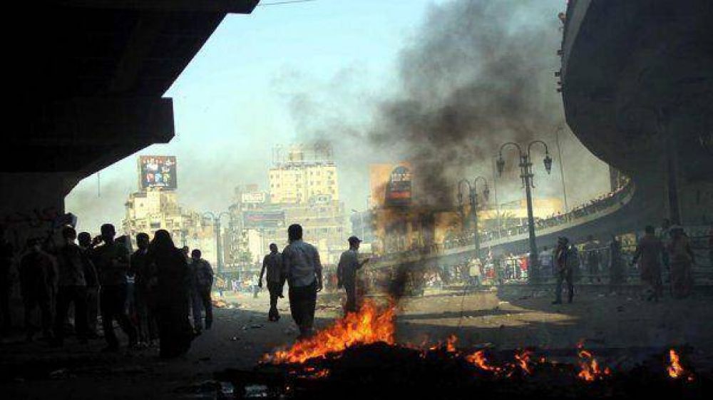 Suman ms de mil los muertos en Egipto y siguen las protestas
