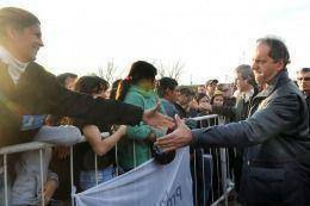 Respuesta de Scioli a Massa: "hablan de inseguridad desde un municipio con 40% de barrios cerrados"