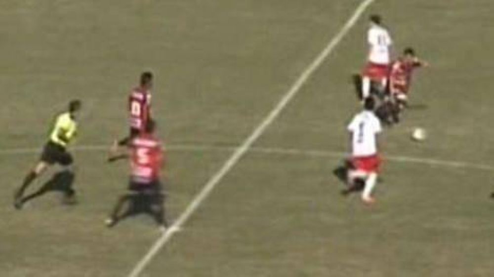 Un bombazo de 40 metros para abrir el partido