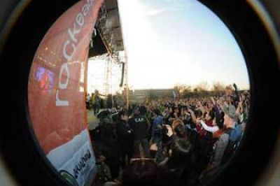 "Las Pelotas" cierra el Festvial de Rock en Ituzaing�