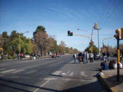 Nene de 12 a�os muere atropellado y familiares incendian el auto