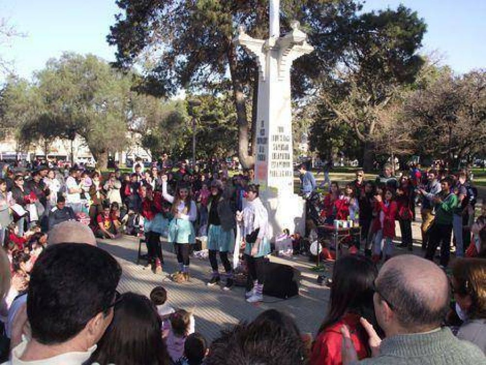 Se presentaron varios espect�culos en la Plaza Principal 