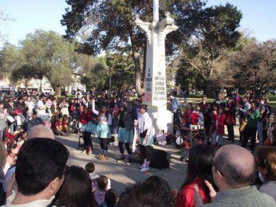 Se presentaron varios espect�culos en la Plaza Principal 