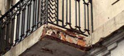 El fantasma del derrumbe: Se cay� un balc�n y dos personas resultaron heridas