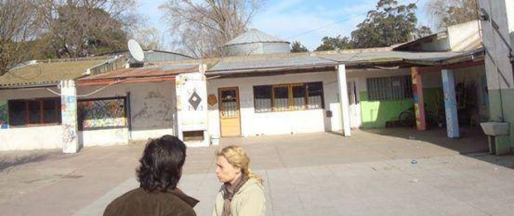 Reclaman arreglos en las Escuelas EP 43 y ES 60