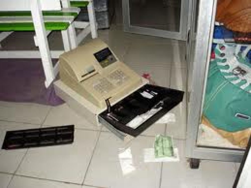 Se llevan la caja registradora de un comercio