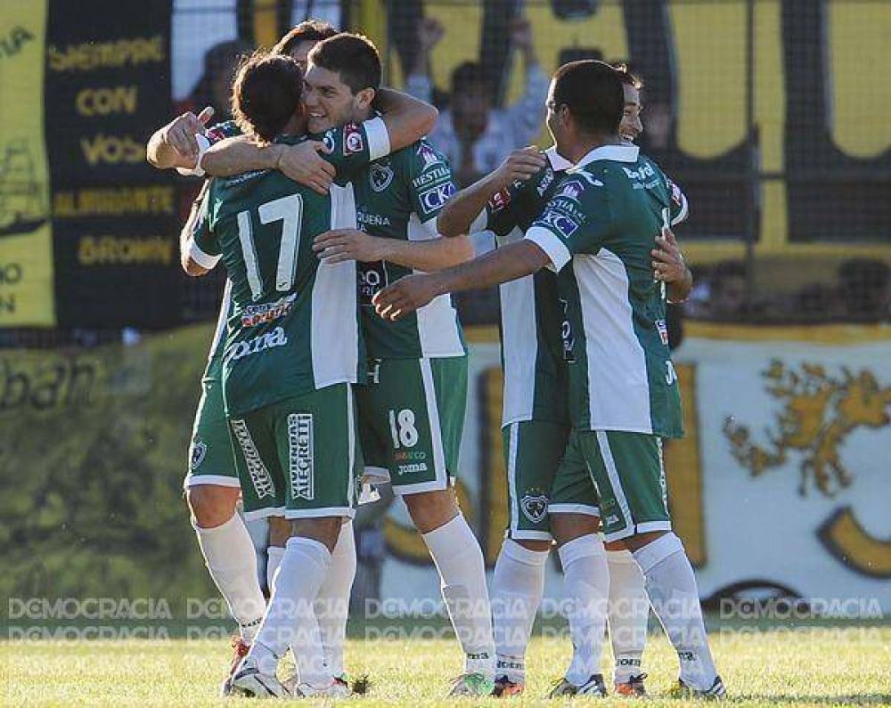 Sarmiento golpe� justo, gan� y pelea arriba