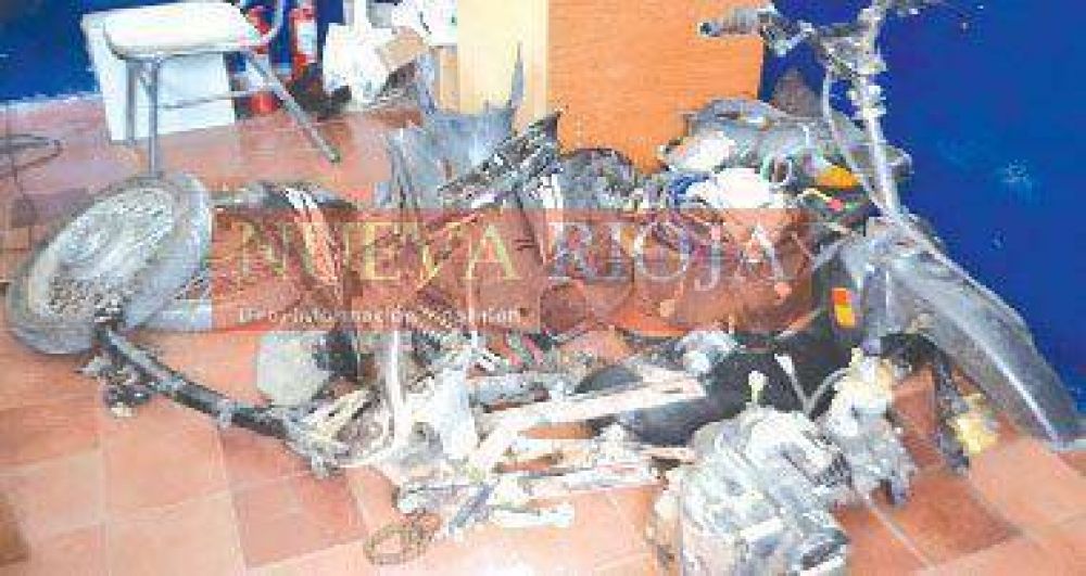 Dos delincuentes detenidos justo despu�s de robar una motocicleta